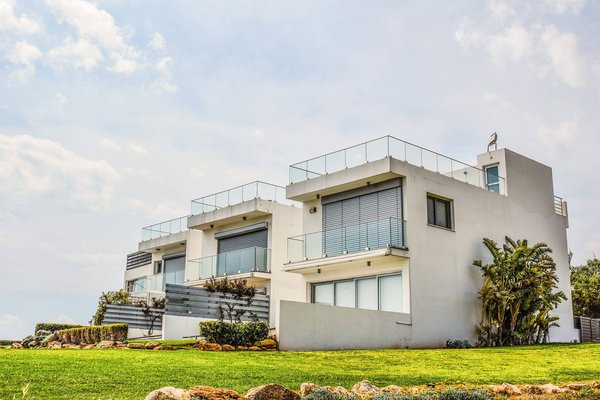 Où trouver de bons prix pour l'achat d'immobilier de luxe au Lavandou ?